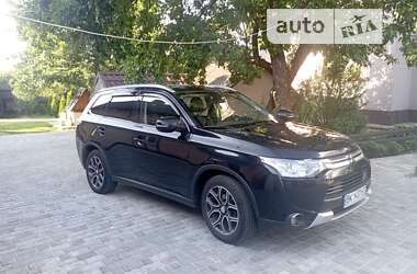 Позашляховик / Кросовер Mitsubishi Outlander 2014 в Вараші