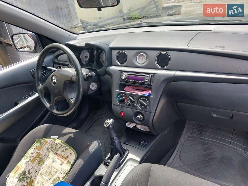 Внедорожник / Кроссовер Mitsubishi Outlander 2008 в 