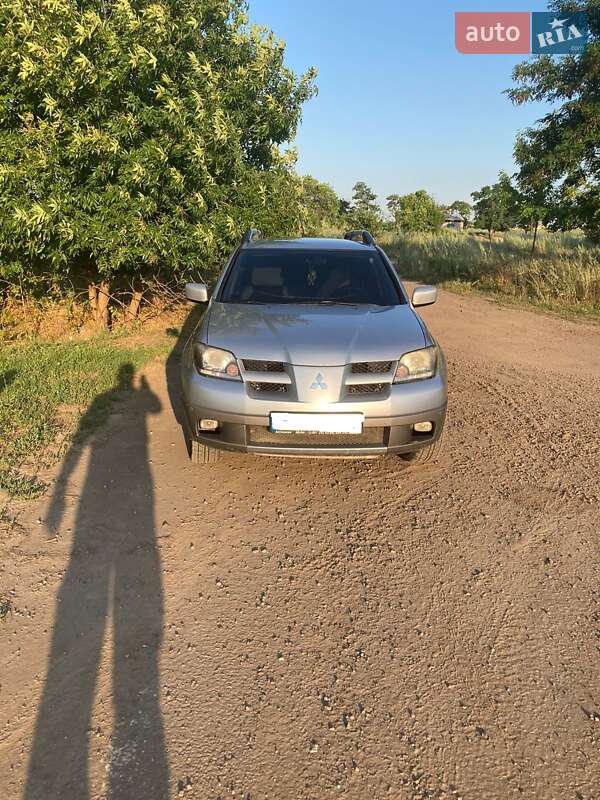 Внедорожник / Кроссовер Mitsubishi Outlander 2003 в Харькове