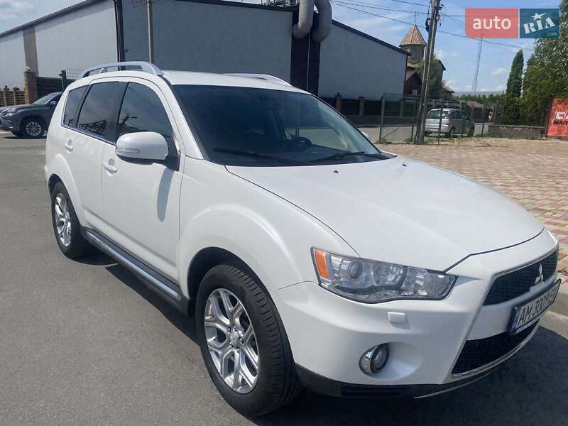 Позашляховик / Кросовер Mitsubishi Outlander 2010 в Житомирі