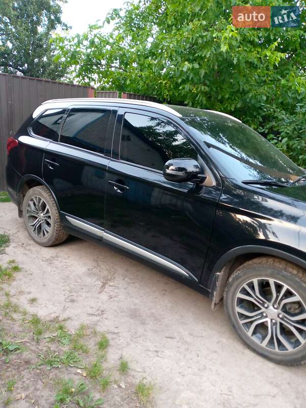 Позашляховик / Кросовер Mitsubishi Outlander 2018 в Києві