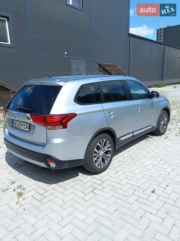 Внедорожник / Кроссовер Mitsubishi Outlander 2015 в Николаеве