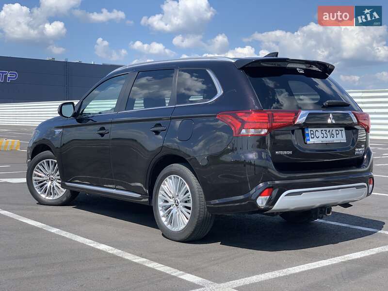 Позашляховик / Кросовер Mitsubishi Outlander 2019 в Львові