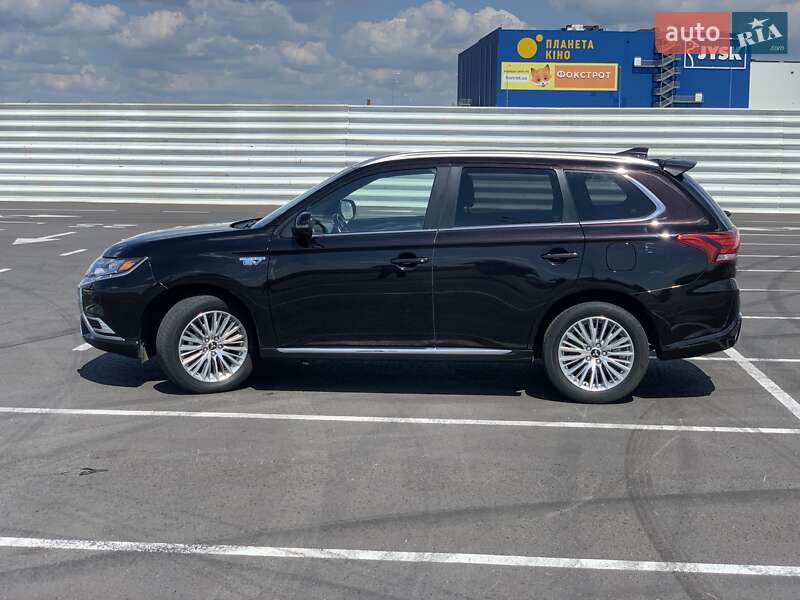 Позашляховик / Кросовер Mitsubishi Outlander 2019 в Львові