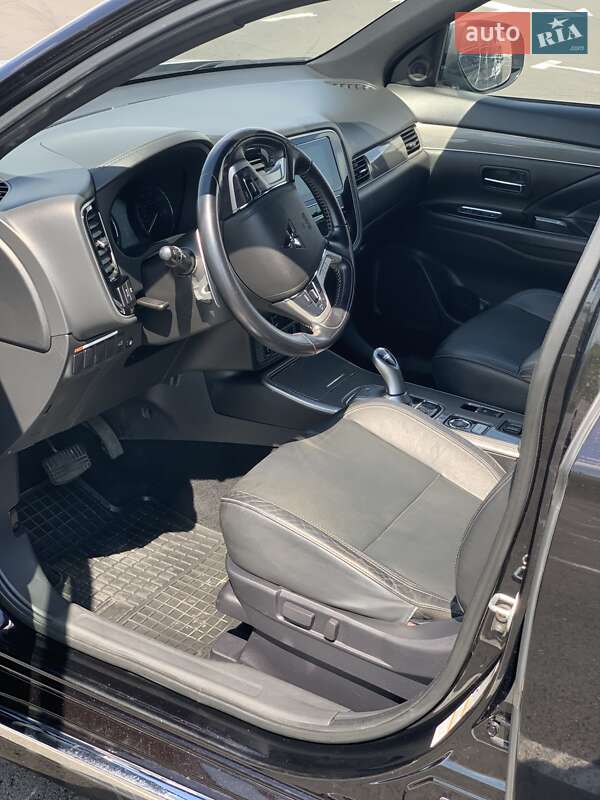 Позашляховик / Кросовер Mitsubishi Outlander 2019 в Львові