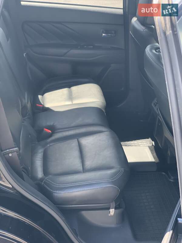 Позашляховик / Кросовер Mitsubishi Outlander 2019 в Львові