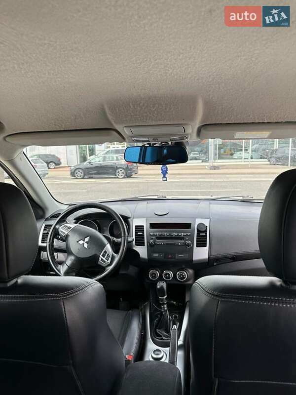 Позашляховик / Кросовер Mitsubishi Outlander 2012 в Чернівцях