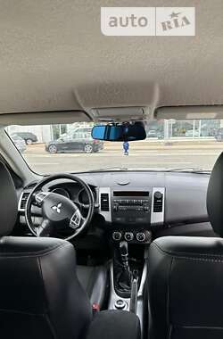 Внедорожник / Кроссовер Mitsubishi Outlander 2012 в Черновцах