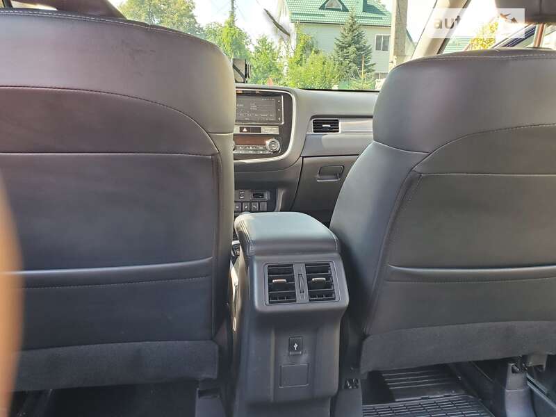 Внедорожник / Кроссовер Mitsubishi Outlander 2018 в Кропивницком