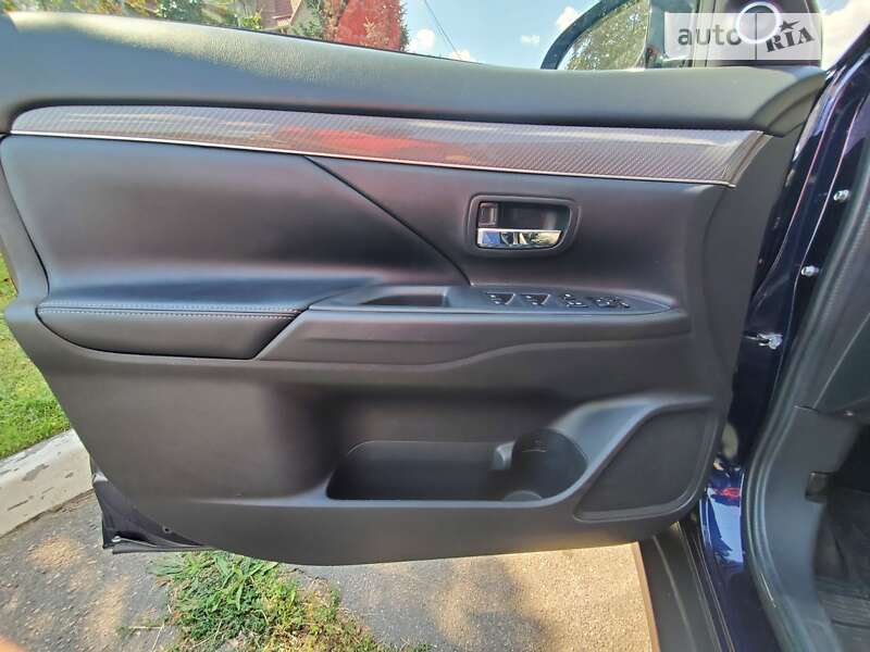 Внедорожник / Кроссовер Mitsubishi Outlander 2018 в Кропивницком