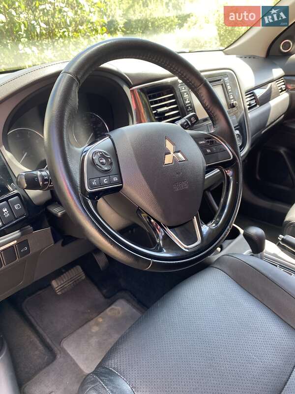 Внедорожник / Кроссовер Mitsubishi Outlander 2015 в Ирпене