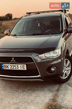 Внедорожник / Кроссовер Mitsubishi Outlander 2009 в Рафаловке