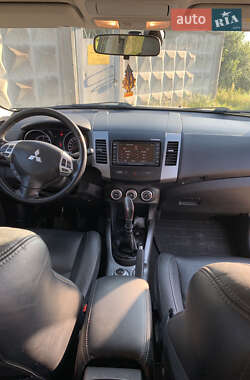 Внедорожник / Кроссовер Mitsubishi Outlander 2009 в Рафаловке