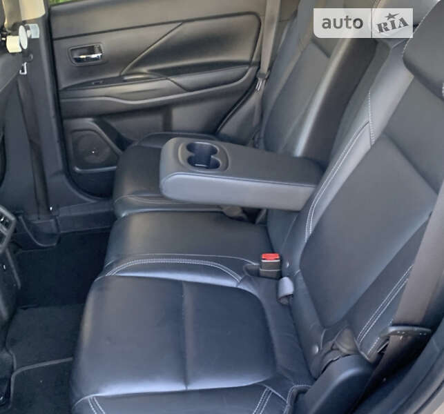 Внедорожник / Кроссовер Mitsubishi Outlander 2019 в Ужгороде