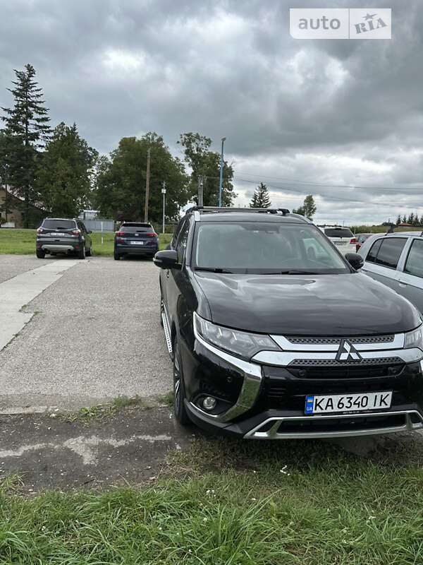 Внедорожник / Кроссовер Mitsubishi Outlander 2019 в Ужгороде