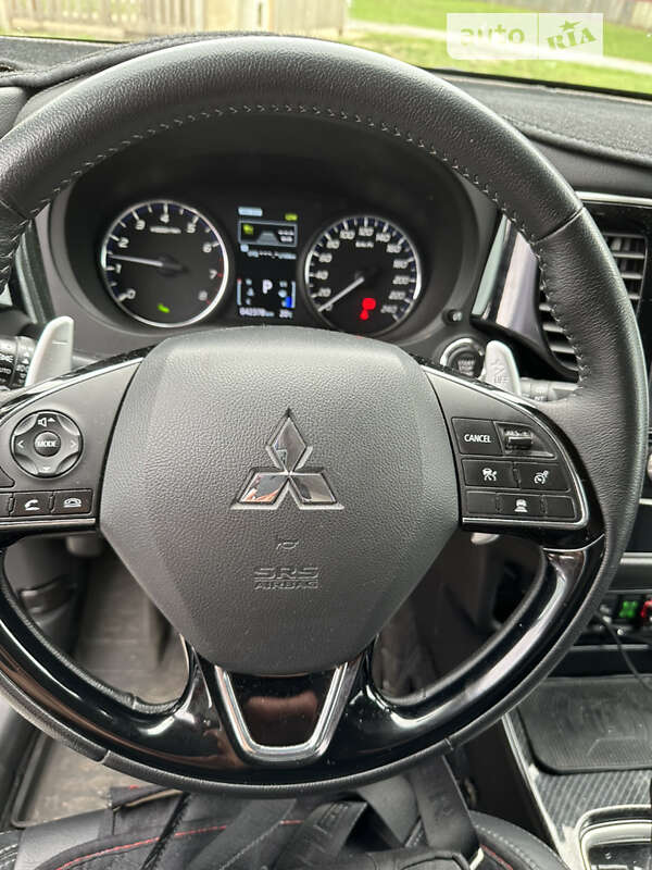 Внедорожник / Кроссовер Mitsubishi Outlander 2019 в Ужгороде