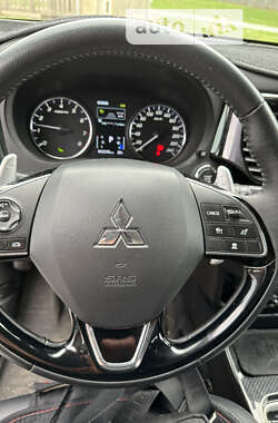 Внедорожник / Кроссовер Mitsubishi Outlander 2019 в 