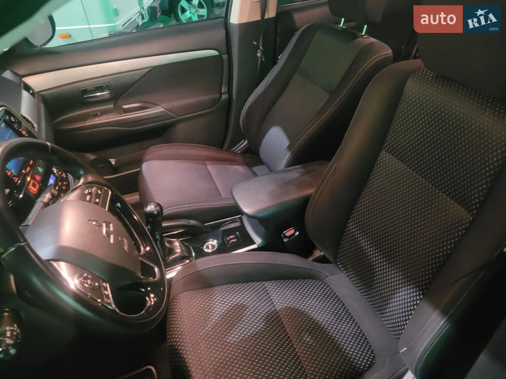 2016 Mitsubishi Outlander - мініатюра 10