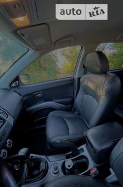 Позашляховик / Кросовер Mitsubishi Outlander 2011 в Гощі