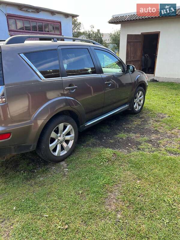 Внедорожник / Кроссовер Mitsubishi Outlander 2011 в Бродах