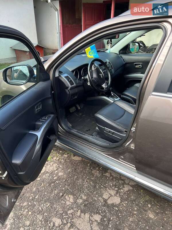 Внедорожник / Кроссовер Mitsubishi Outlander 2011 в Бродах