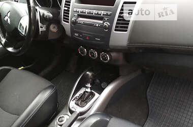 Внедорожник / Кроссовер Mitsubishi Outlander 2011 в Ровно