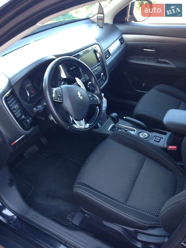 Позашляховик / Кросовер Mitsubishi Outlander 2016 в Сарнах фото 12 Позашляховик / Кросовер Mitsubishi Outlander 2016 в Сарнах