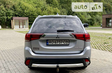 Внедорожник / Кроссовер Mitsubishi Outlander 2017 в 