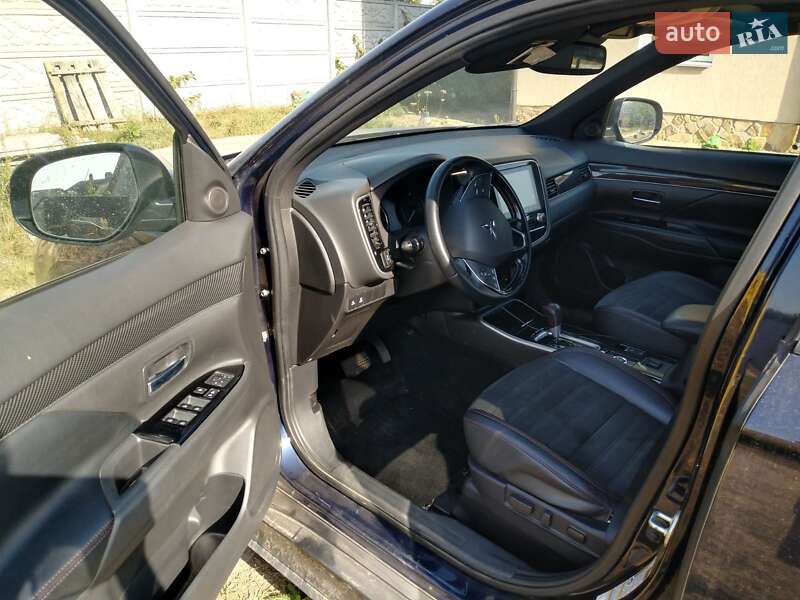 Внедорожник / Кроссовер Mitsubishi Outlander 2019 в Чернигове