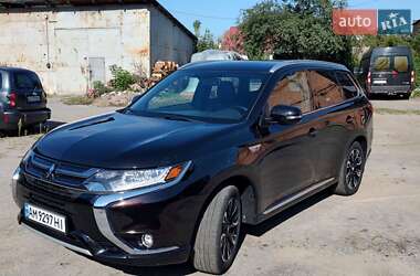 Позашляховик / Кросовер Mitsubishi Outlander 2018 в Житомирі