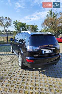 Внедорожник / Кроссовер Mitsubishi Outlander 2010 в 