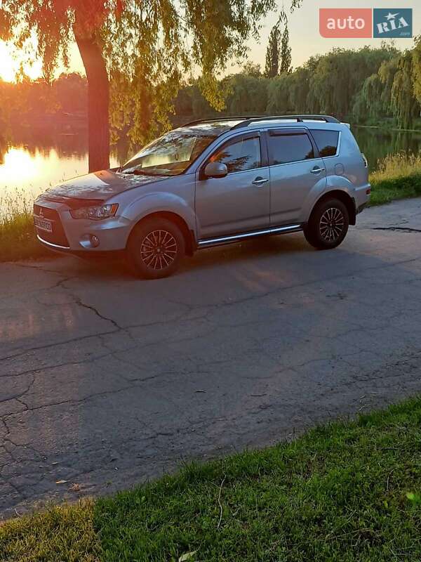 Внедорожник / Кроссовер Mitsubishi Outlander 2011 в Ровно
