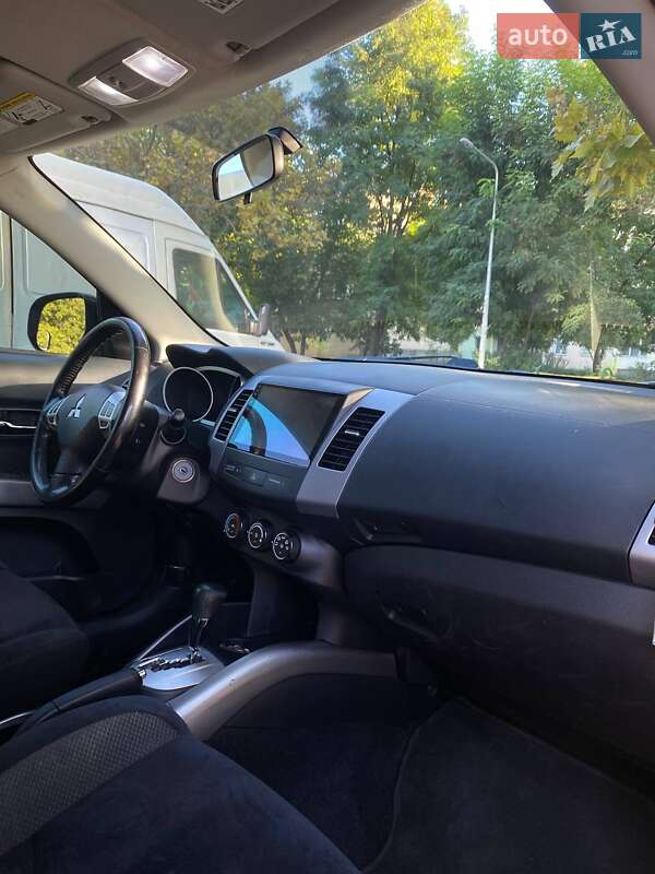 Позашляховик / Кросовер Mitsubishi Outlander 2010 в Одесі