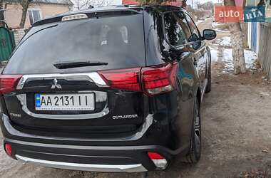 Позашляховик / Кросовер Mitsubishi Outlander 2016 в Києві