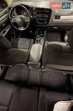 Позашляховик / Кросовер Mitsubishi Outlander 2016 в Києві