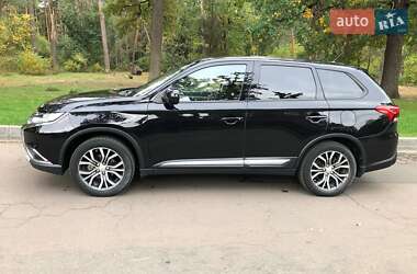 Позашляховик / Кросовер Mitsubishi Outlander 2016 в Києві