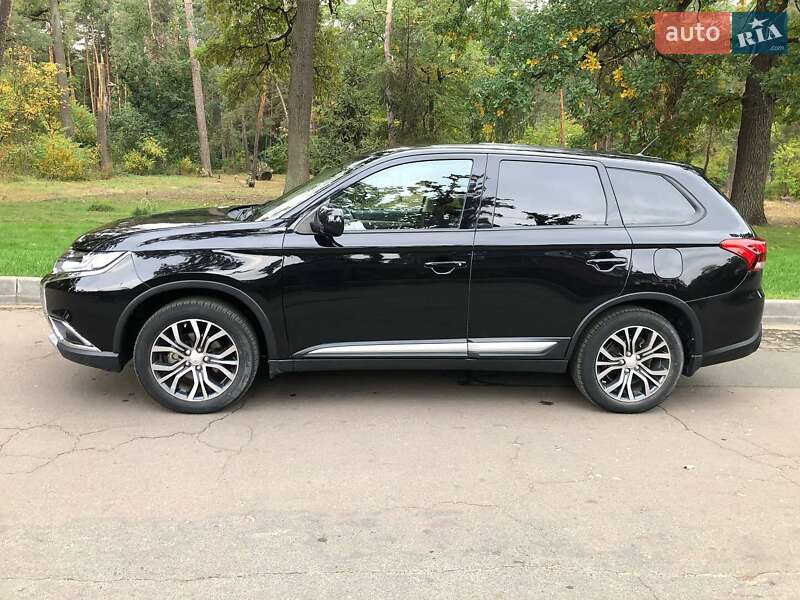Позашляховик / Кросовер Mitsubishi Outlander 2016 в Києві