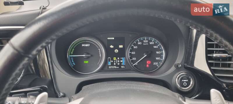 Внедорожник / Кроссовер Mitsubishi Outlander 2014 в Луцке