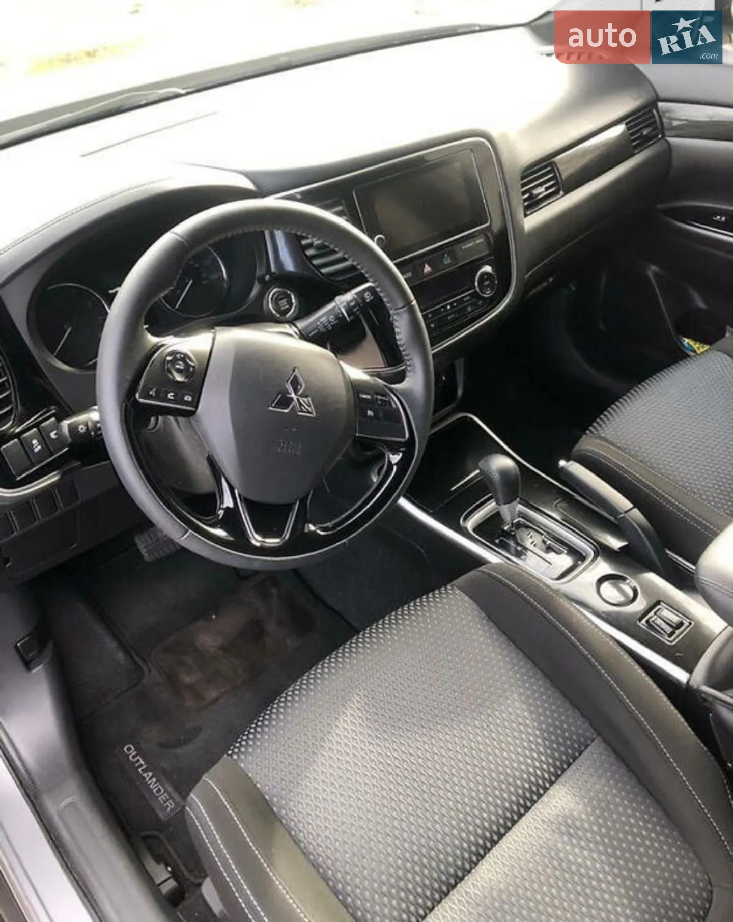 2017 Mitsubishi Outlander - мініатюра 19
