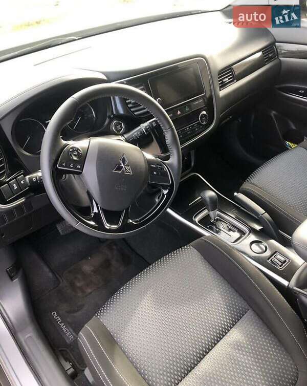 Внедорожник / Кроссовер Mitsubishi Outlander 2017 в Запорожье