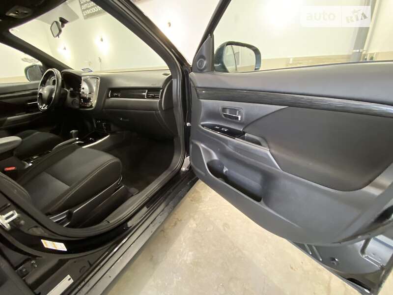 Позашляховик / Кросовер Mitsubishi Outlander 2017 в Вінниці