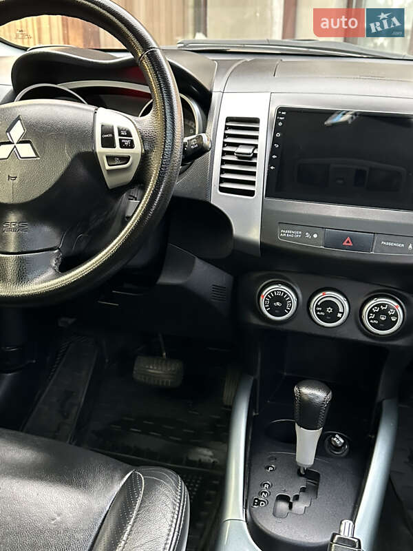 Внедорожник / Кроссовер Mitsubishi Outlander 2007 в Запорожье
