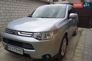 Внедорожник / Кроссовер Mitsubishi Outlander 2013 в Харькове