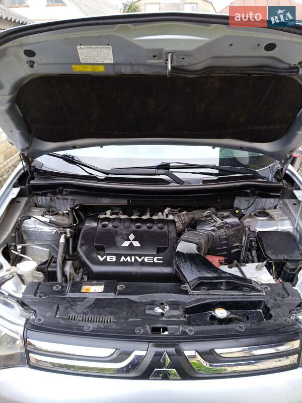 Внедорожник / Кроссовер Mitsubishi Outlander 2013 в Харькове