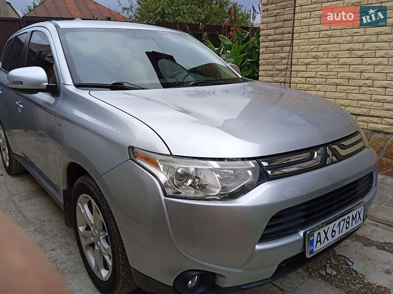 Внедорожник / Кроссовер Mitsubishi Outlander 2013 в Харькове