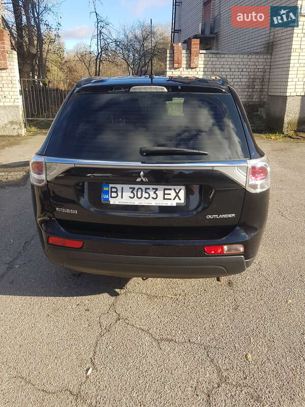 Внедорожник / Кроссовер Mitsubishi Outlander 2013 в Чернигове