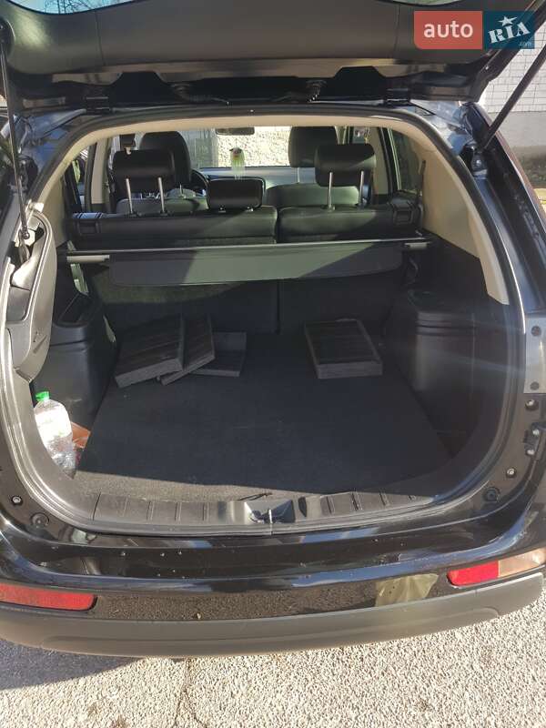 Внедорожник / Кроссовер Mitsubishi Outlander 2013 в Чернигове