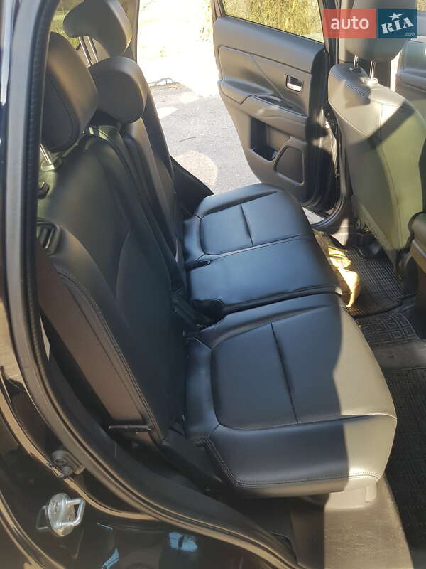 Внедорожник / Кроссовер Mitsubishi Outlander 2013 в Чернигове