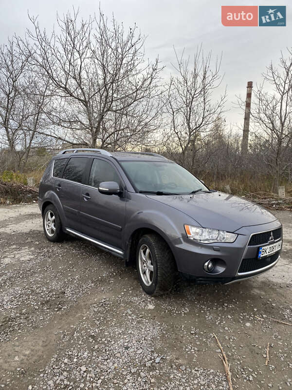 Внедорожник / Кроссовер Mitsubishi Outlander 2010 в Здолбунове