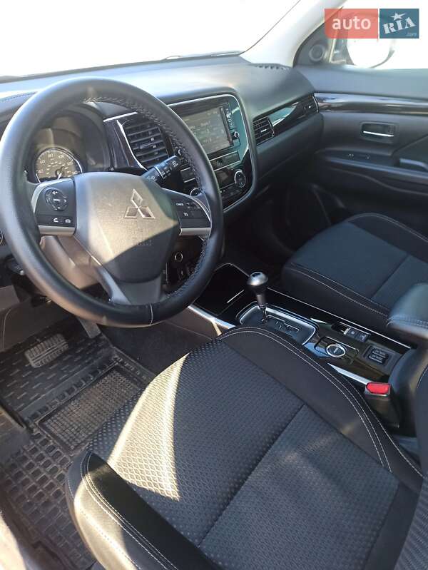 Внедорожник / Кроссовер Mitsubishi Outlander 2019 в Днепре фото 21 Внедорожник / Кроссовер Mitsubishi Outlander 2019 в Днепре